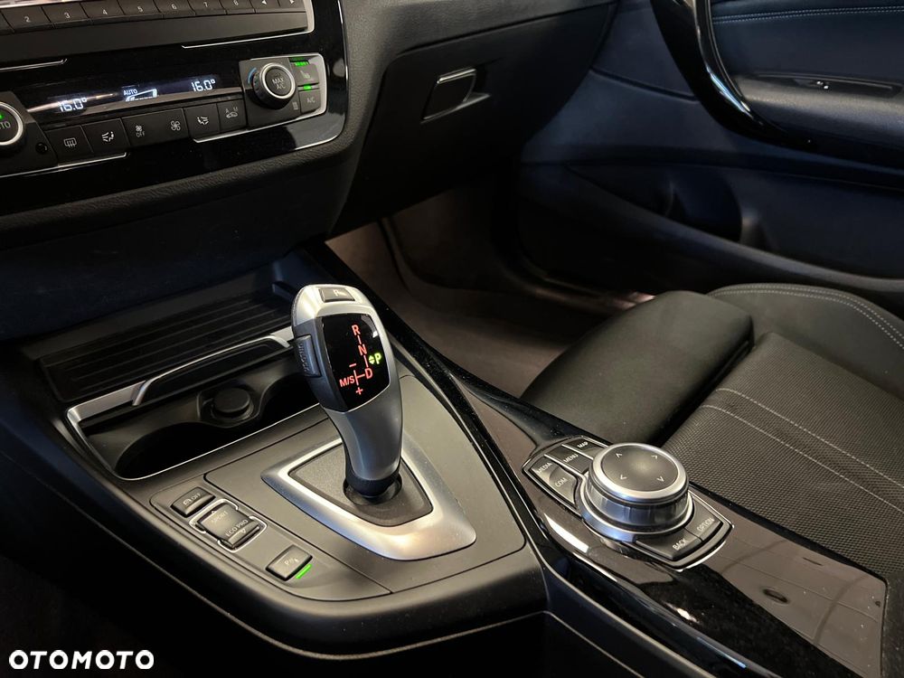 BMW Seria 1 118i GPF Sport Line Shadow - 16