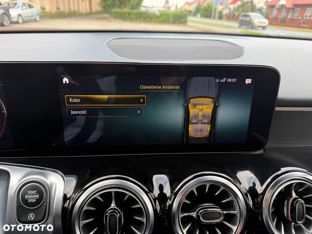 Mercedes-Benz GLB 200 d AMG Line 8G-DCT - 32