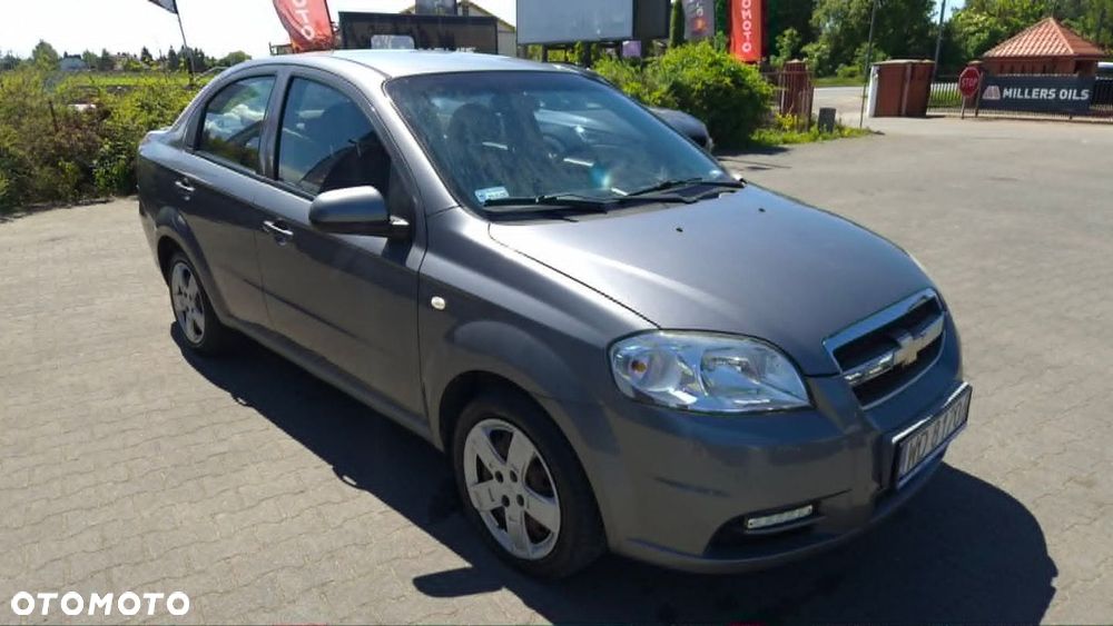Chevrolet Aveo - 4