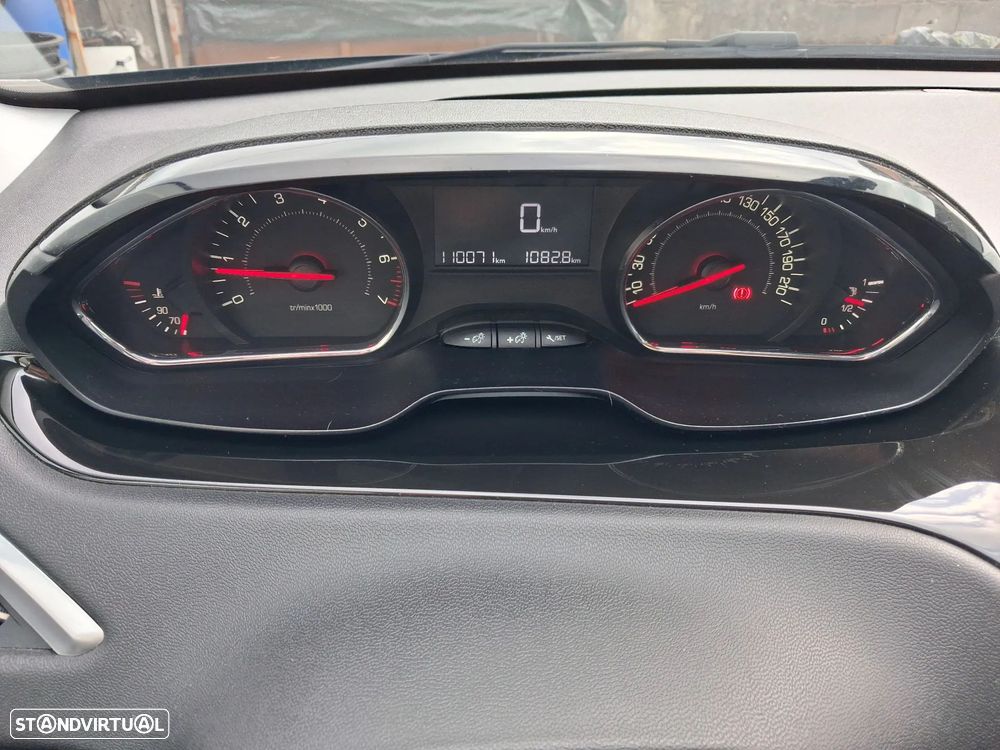 Peugeot 208 1.2 VTi SE Style - 11