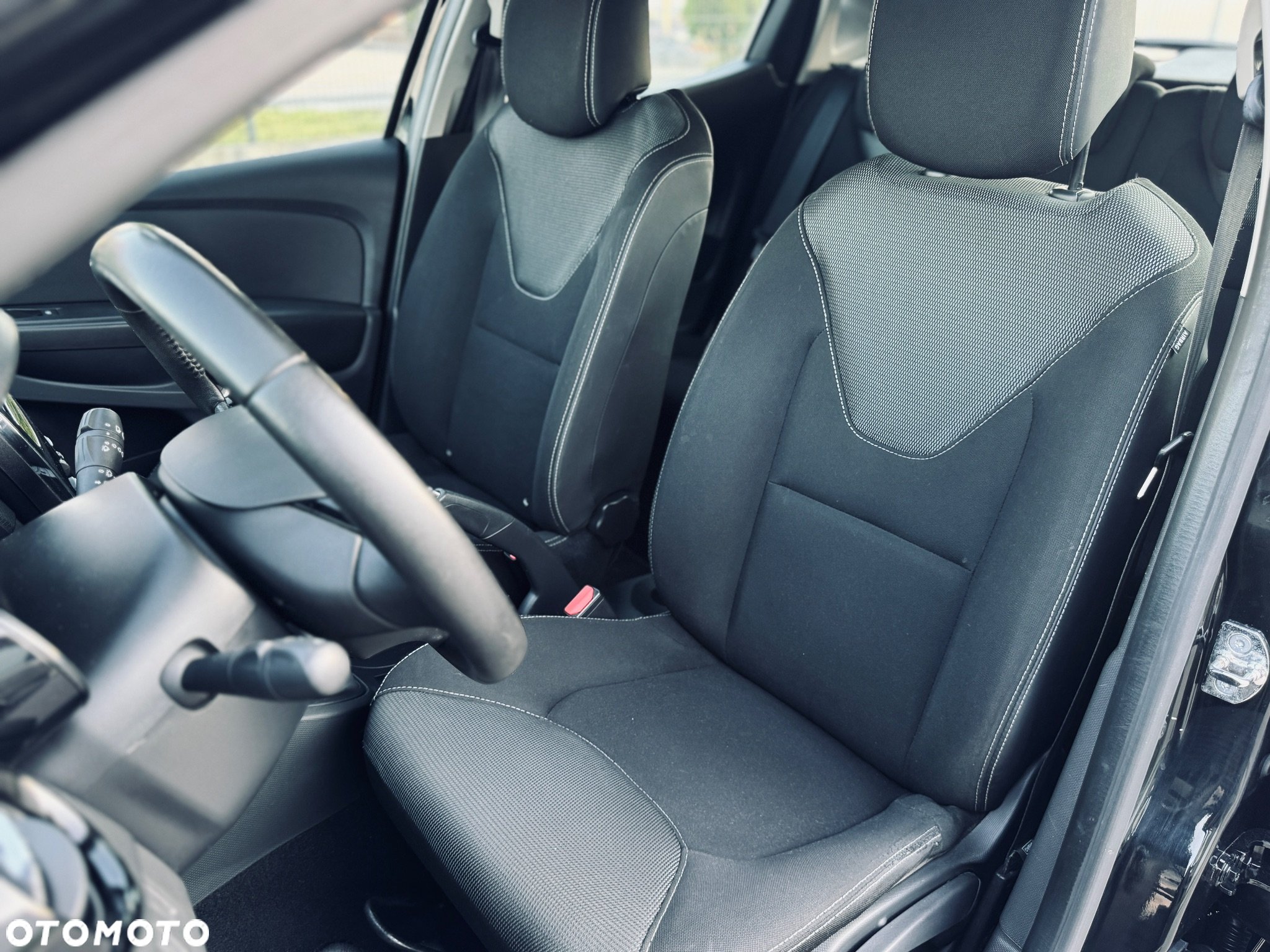 Renault Clio 1.2 16V 75 Life - 28