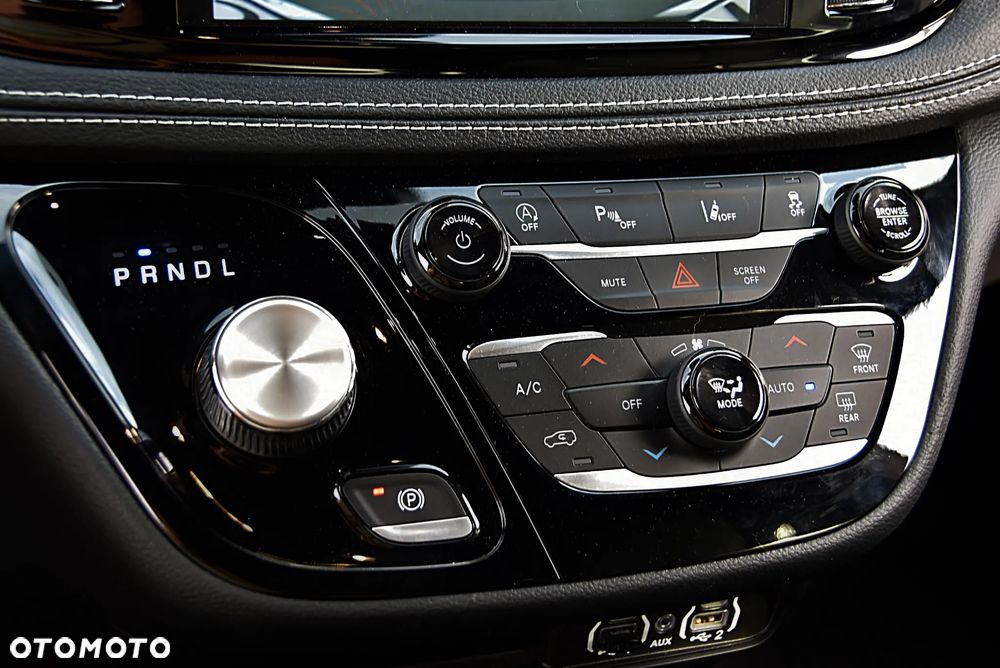 Chrysler Pacifica - 31