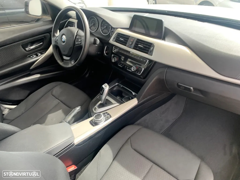BMW 330 e iPerformance Line Sport - 23