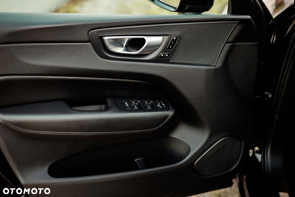 Volvo XC 60 B5 B AWD Plus Black Edition - 33