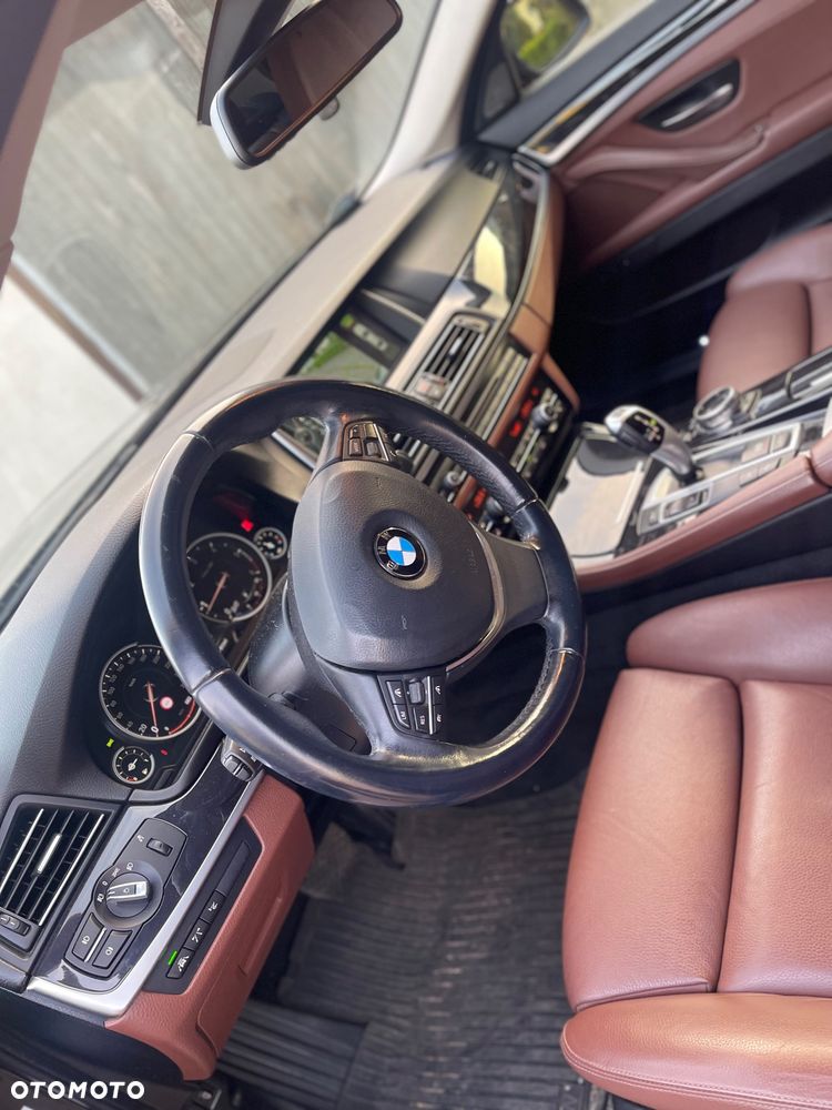BMW Seria 5 525d xDrive Sport-Aut - 10