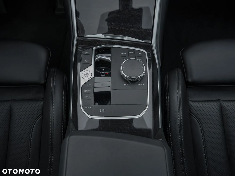 BMW Seria 3 320d Touring xDrive M Sport - 33