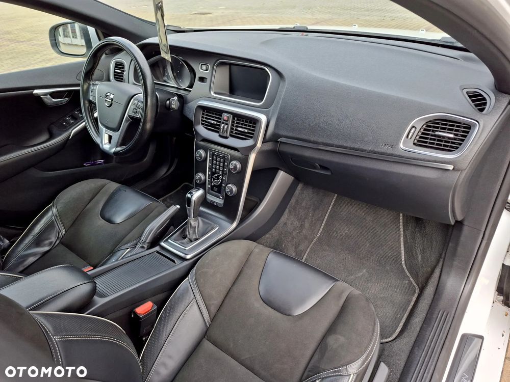 Volvo V40 D3 R-Design Momentum - 26