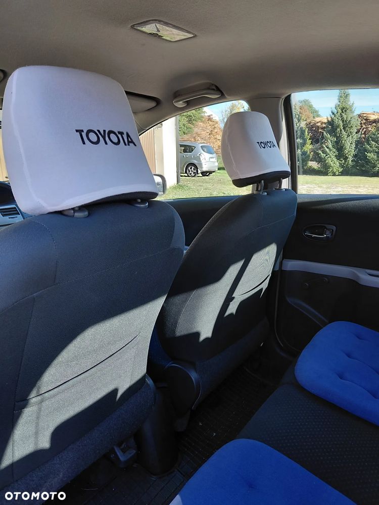 Toyota Yaris - 12