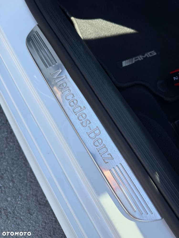 Mercedes-Benz Klasa E 220 d 4-Matic 9G-TRONIC - 24