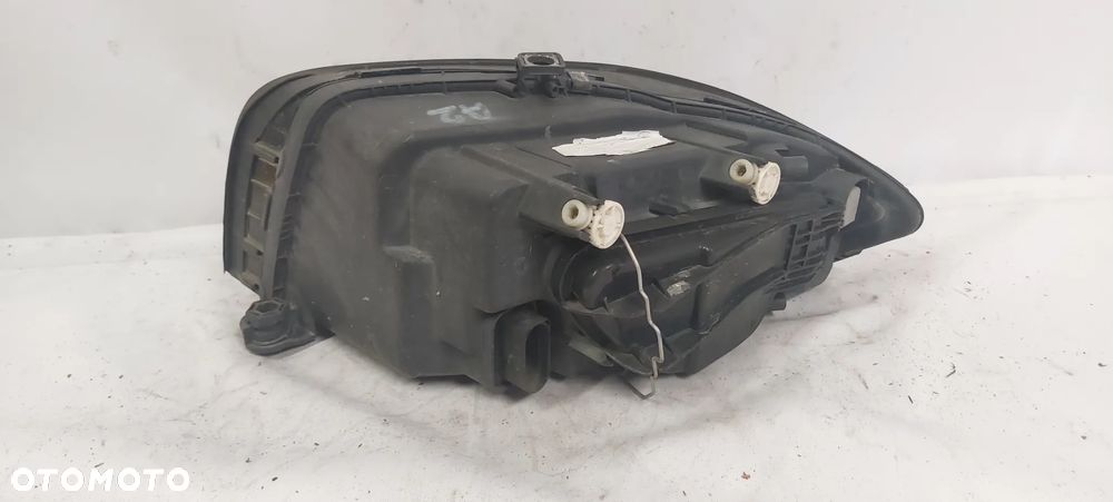 .  PRZOD PRZEDNIA LAMPA PRAWA AUDI A2 - 4