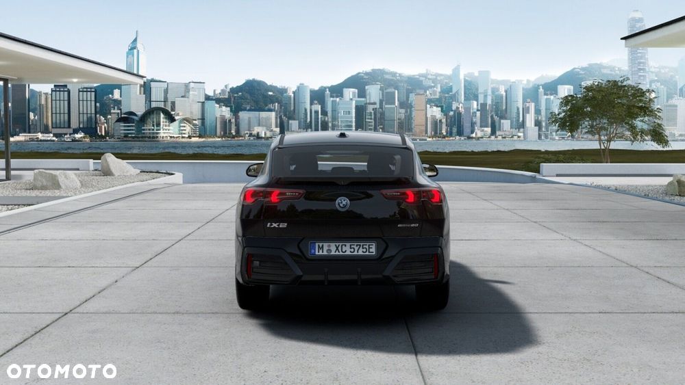 BMW iX2 - 6