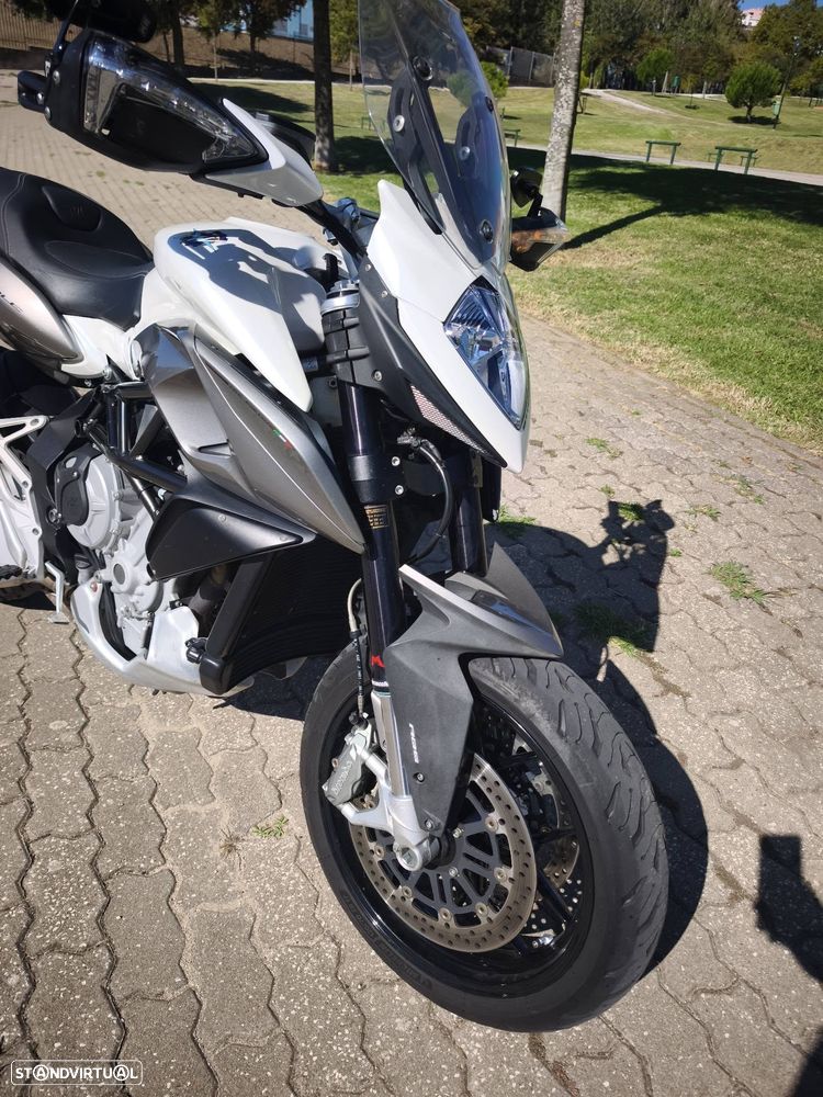 MV Agusta Stradale 800 - 11