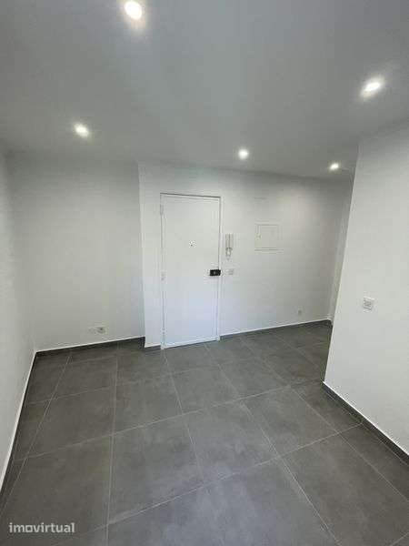 Alugo apartamento T2 (brandoa) - Grande imagem: 4/7