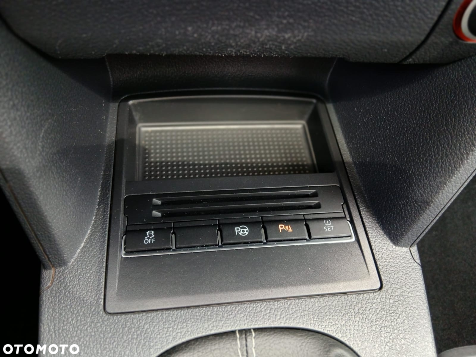 Volkswagen Touran 2.0 TDI DPF MATCH - 25