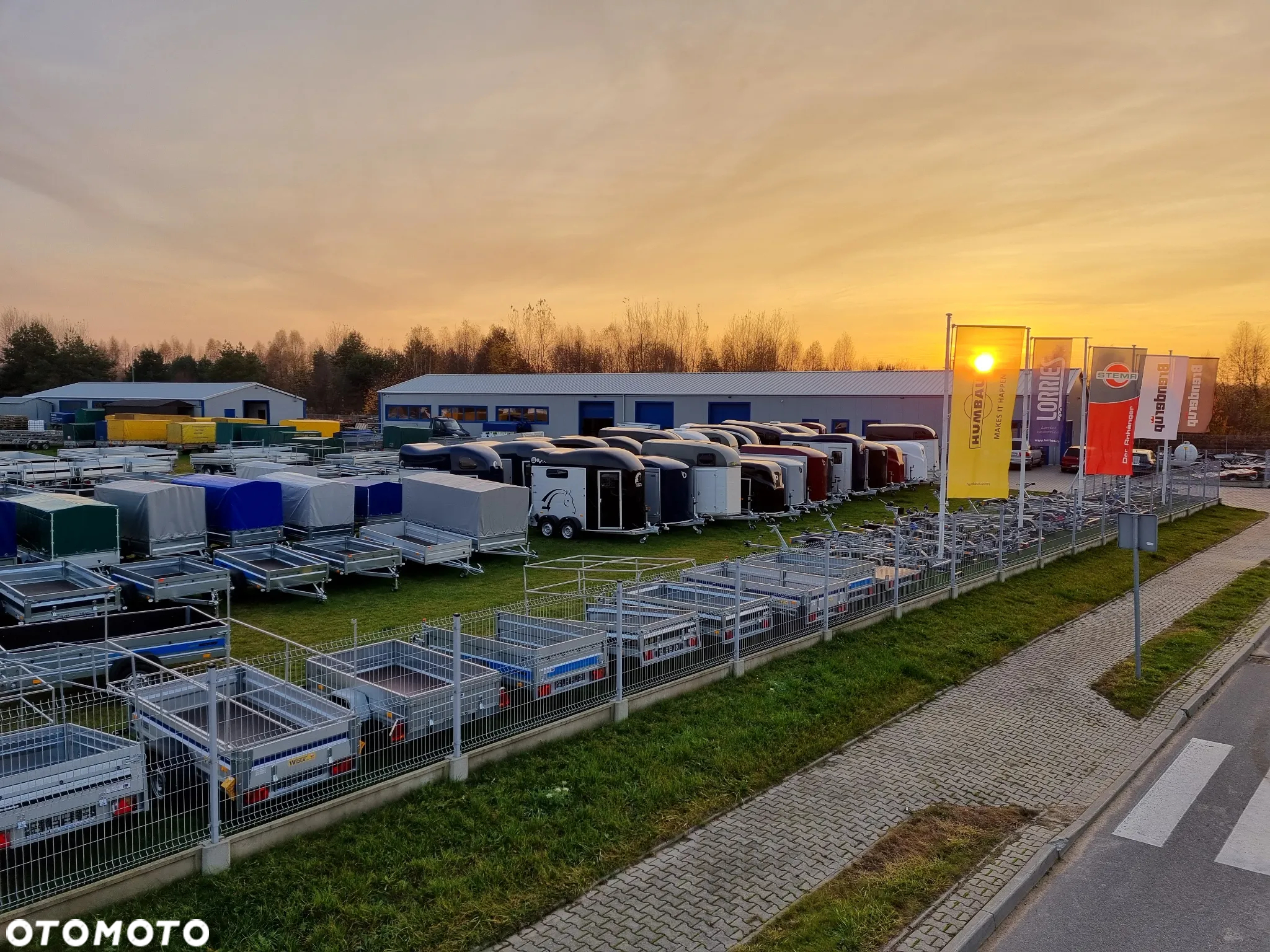 Lorries PLI35-6021 - laweta trzyosiowa uchylna lampy LED pompa hydrauliczna wypełnienie podłogi ALU - 32