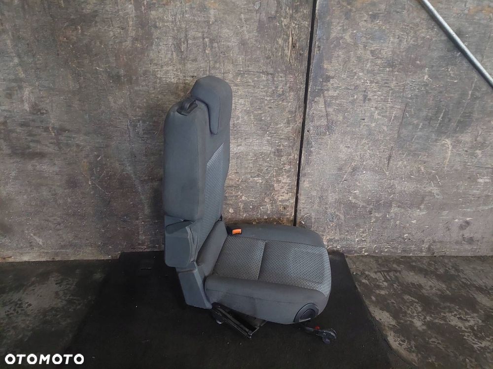 FOTEL PRAWY TYŁ FORD C-MAX I MK1 - 2