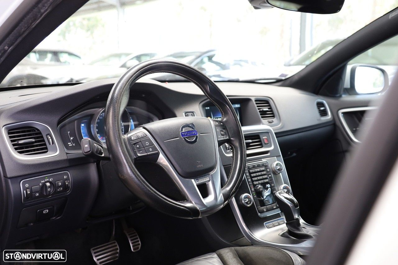 Volvo V60 2.4 D6 R-Design Mom.AWD Phev - 9