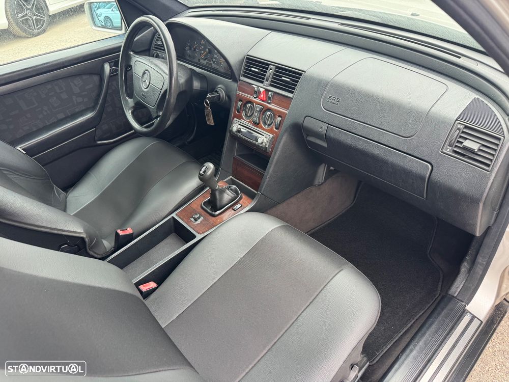 Mercedes-Benz C 220 D Elegance - 27