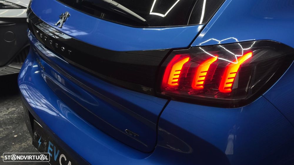 Peugeot e-208 GT - 32