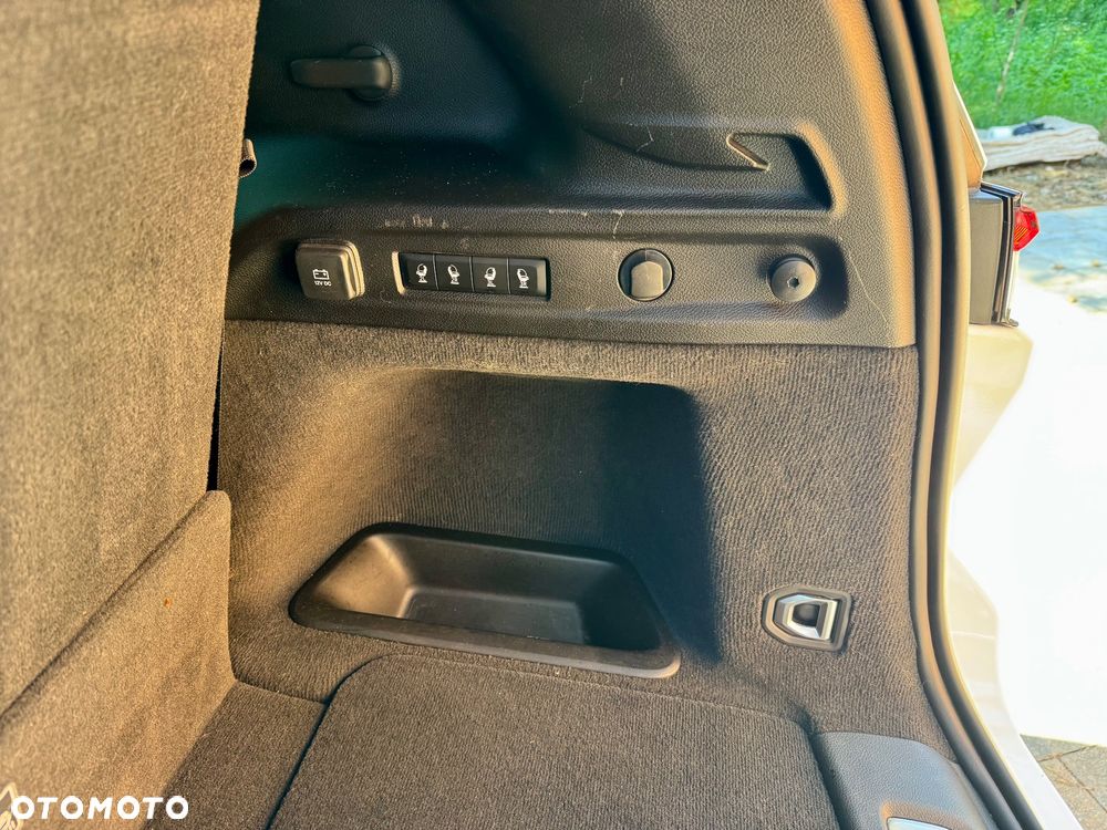 Jeep Grand Cherokee - 12