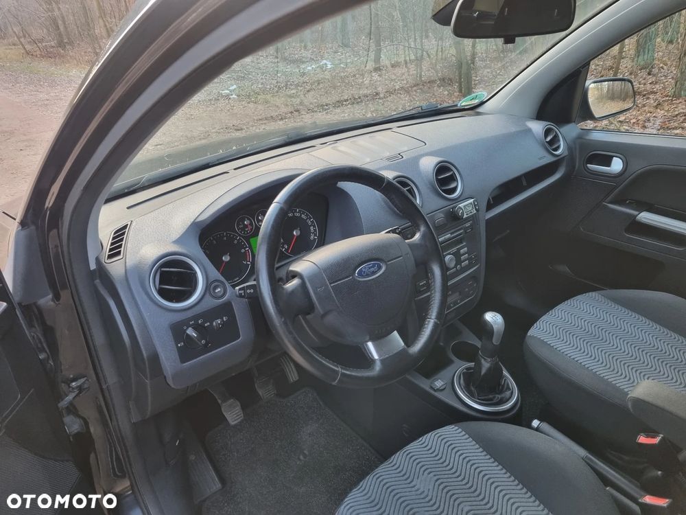 Ford Fusion 1.6 + - 5