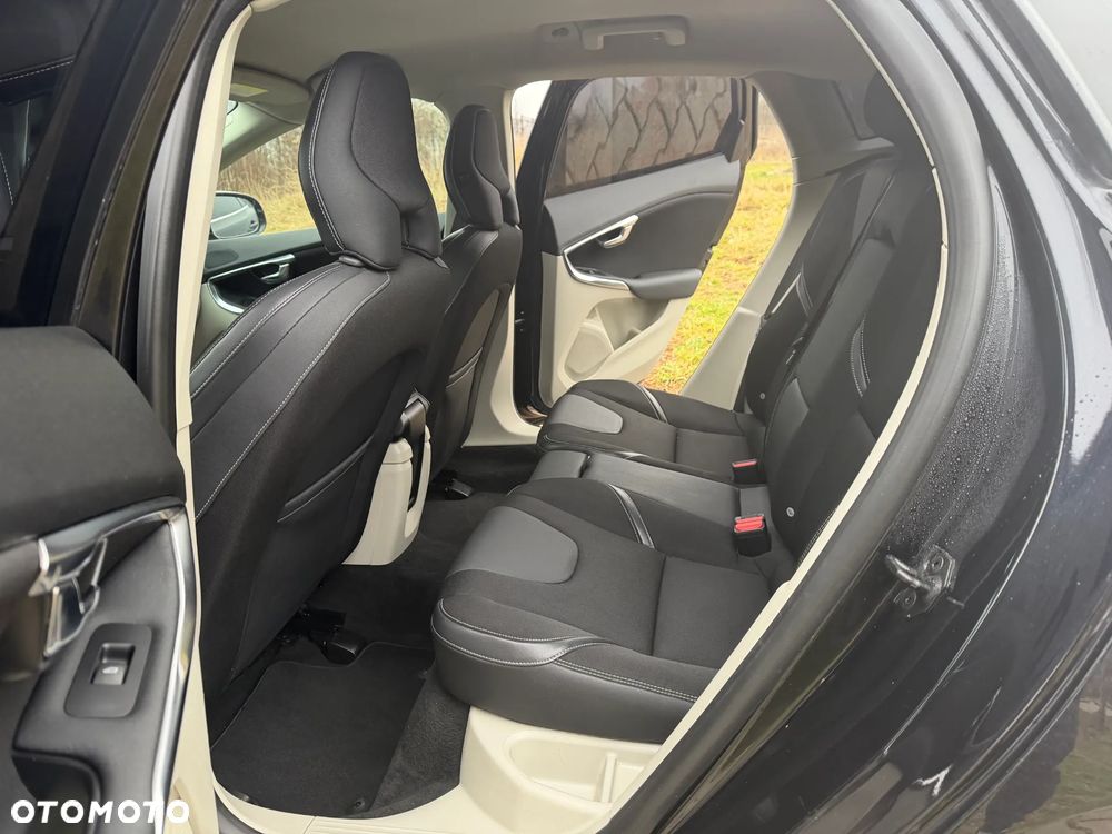 Volvo V40 D2 Momentum - 19