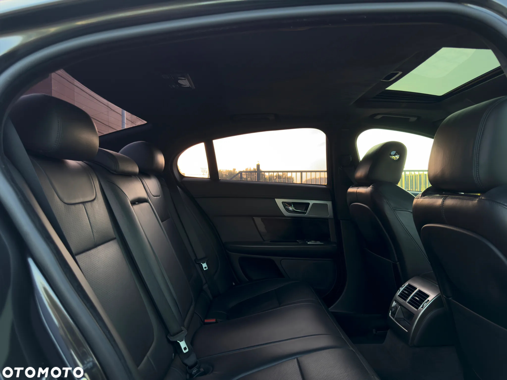 Jaguar XF 3.0 TDV6 R-Sport - 27