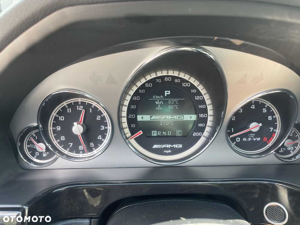 Mercedes-Benz Klasa E 63 AMG - 8