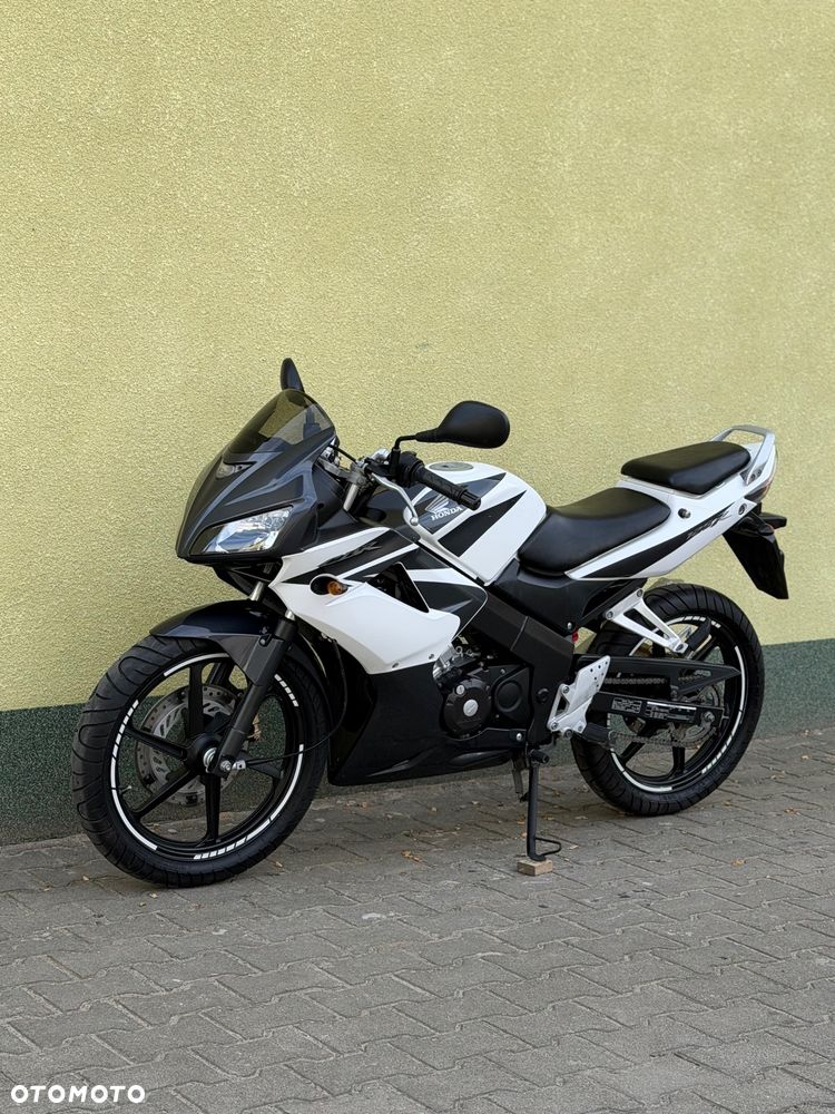 Honda CBR - 28