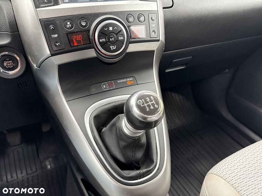 Toyota Verso 2.0 D-4D Premium 7os - 19