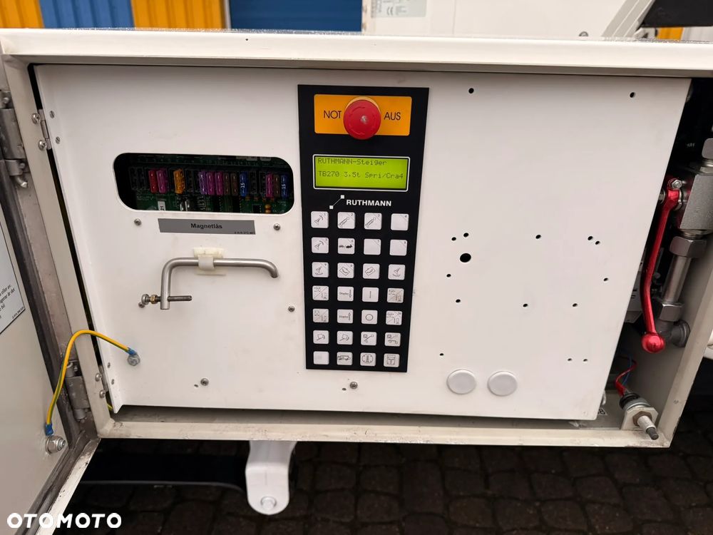 Ruthmann TB270 (27m w bok 14,2m)Mercedes Sprinter - 18