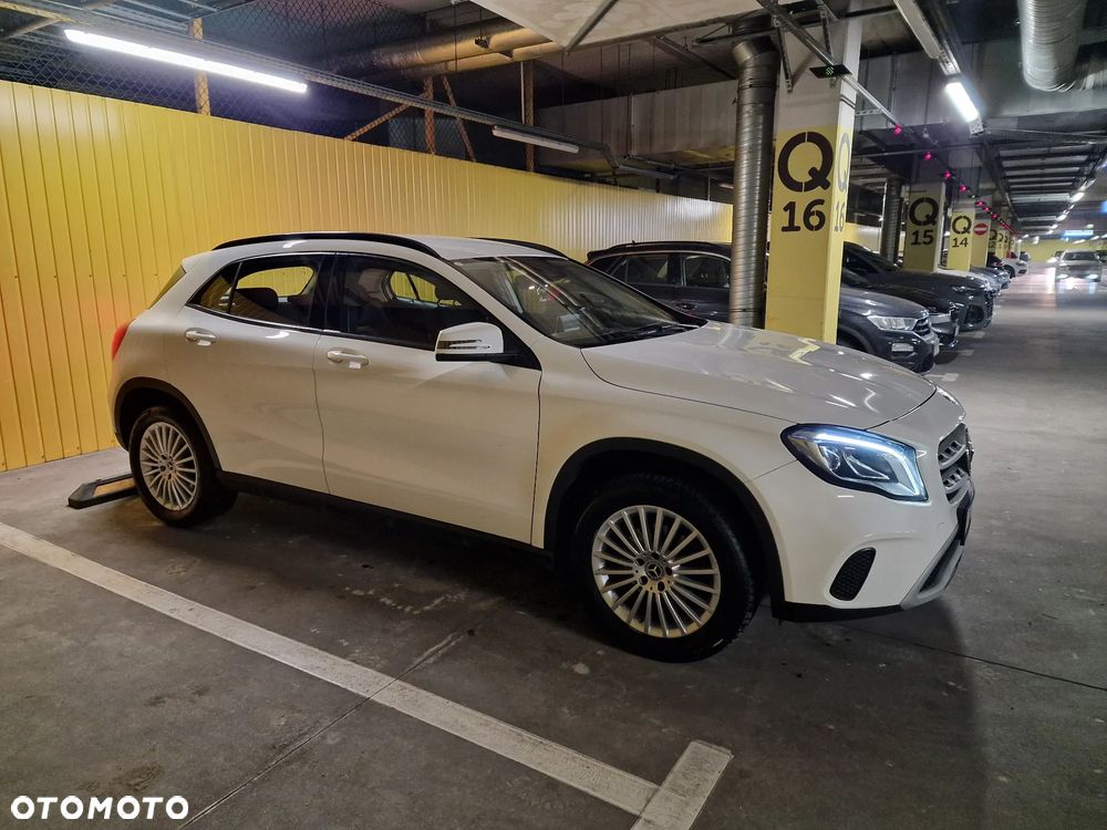 Mercedes-Benz GLA 180 7G-DCT - 5