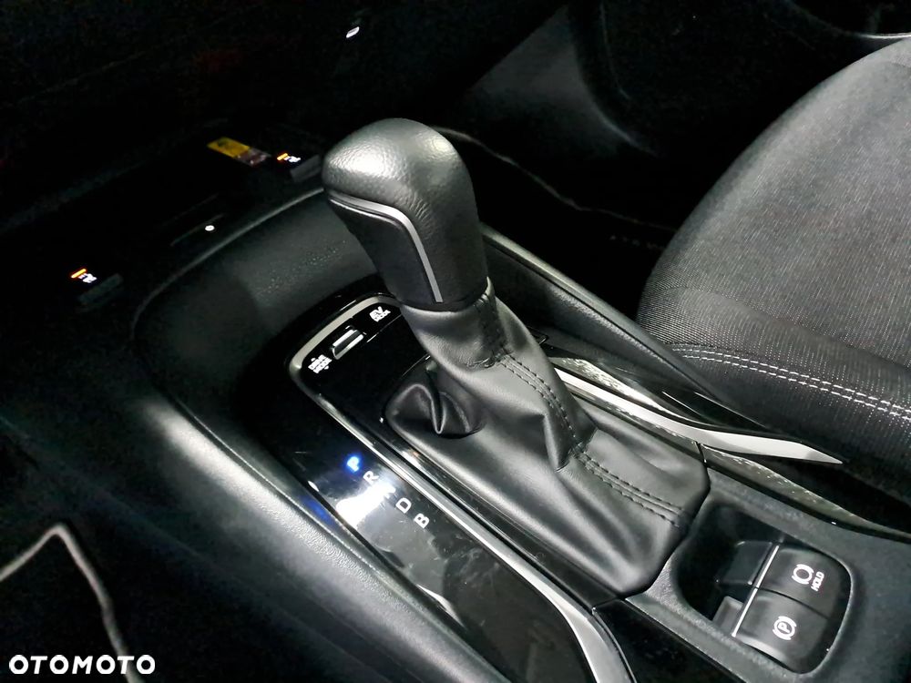 Toyota Corolla 1.8 Hybrid Comfort - 28