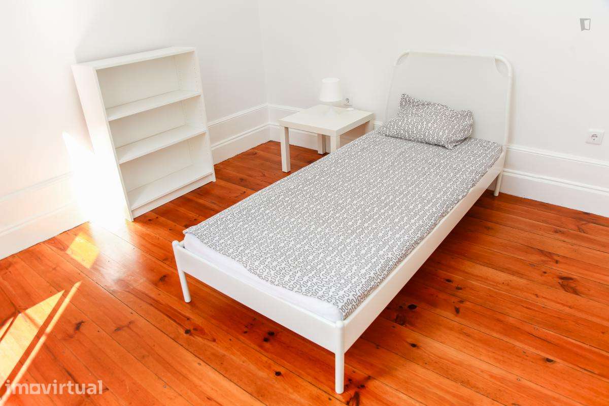 Quarto - localizado em Cidral Coimbra - Grande imagem: 4/43