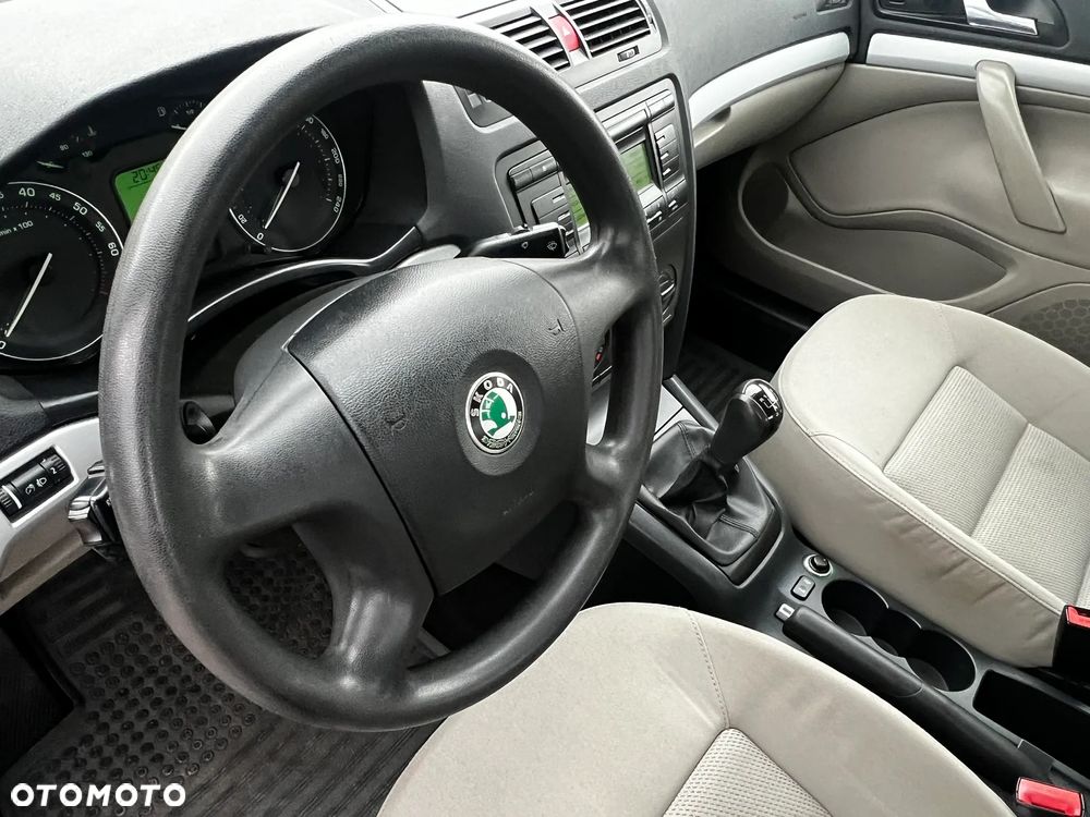Skoda Octavia 1.6 Ambiente - 13