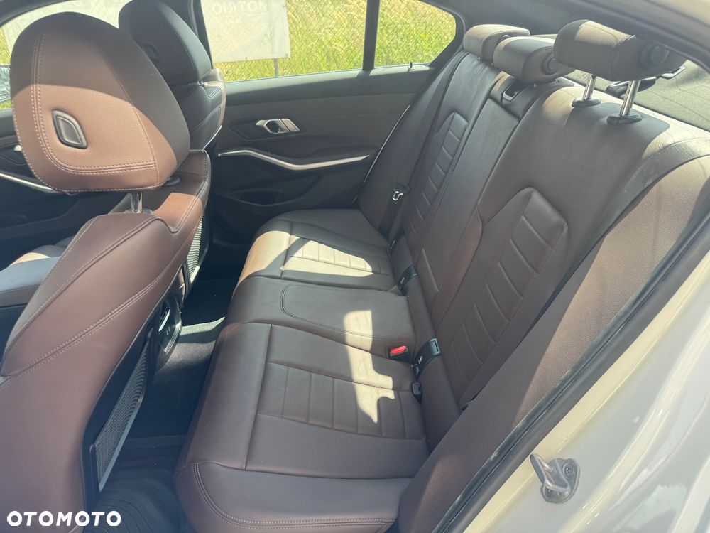 BMW Seria 3 330i xDrive - 8