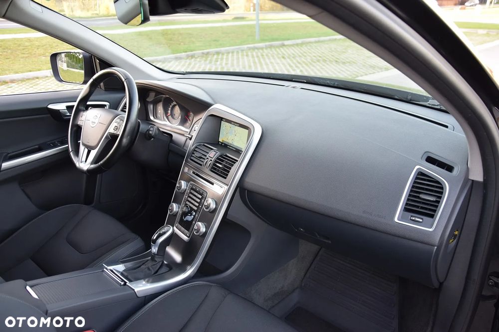 Volvo XC 60 D4 Geartronic Momentum - 17