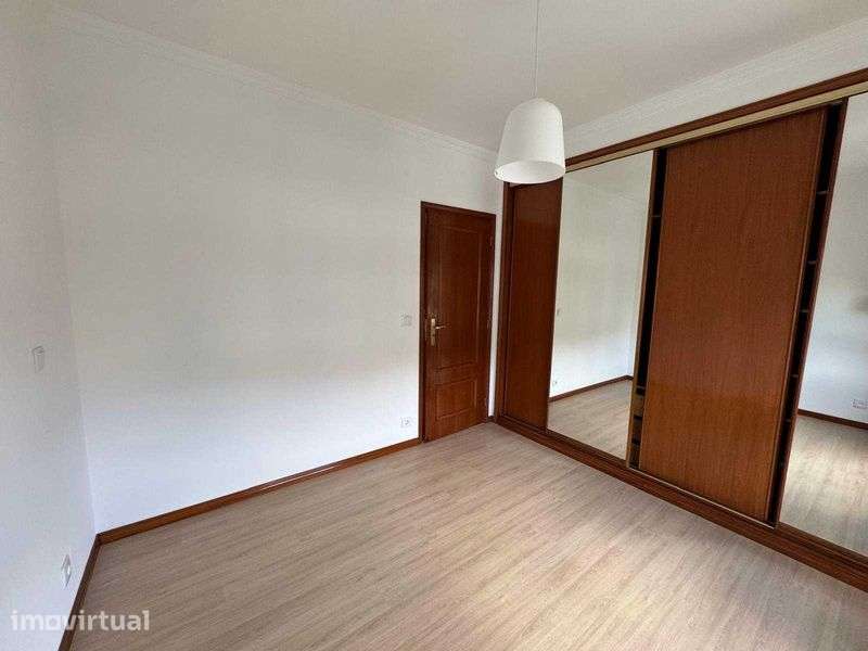 Arrenda-se T2 com Garagem - Grande imagem: 4/12