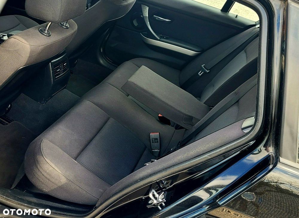 BMW Seria 3 318i - 22