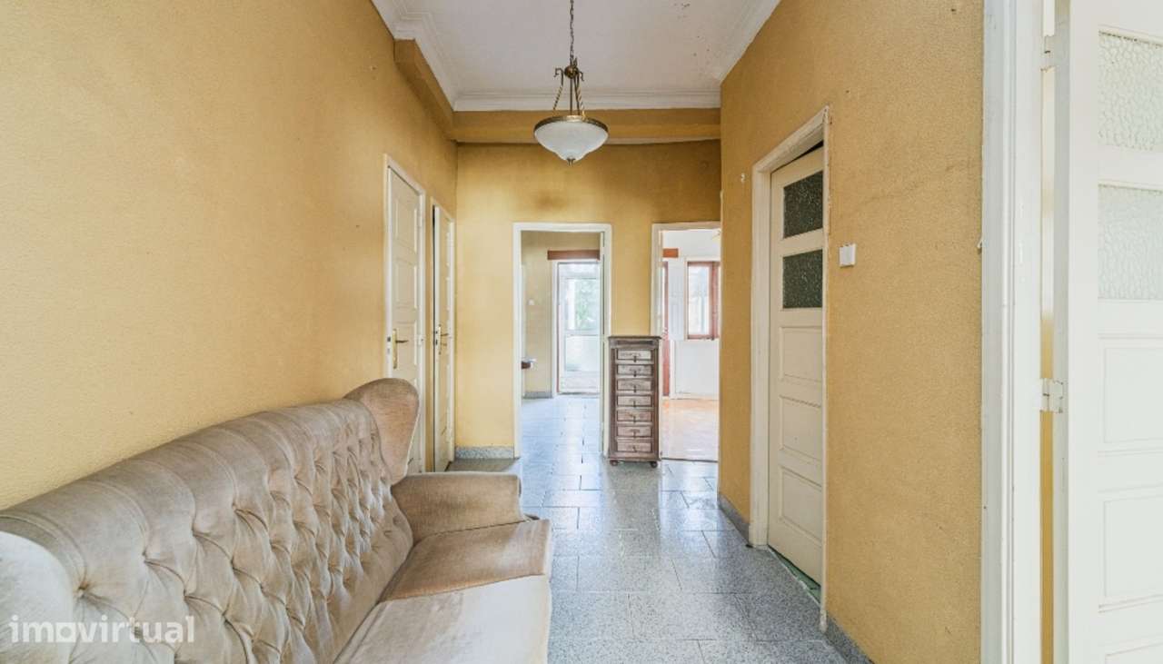 Apartamento T2 com logradouro para renovação em Paranhos no Porto - Grande imagem: 5/21