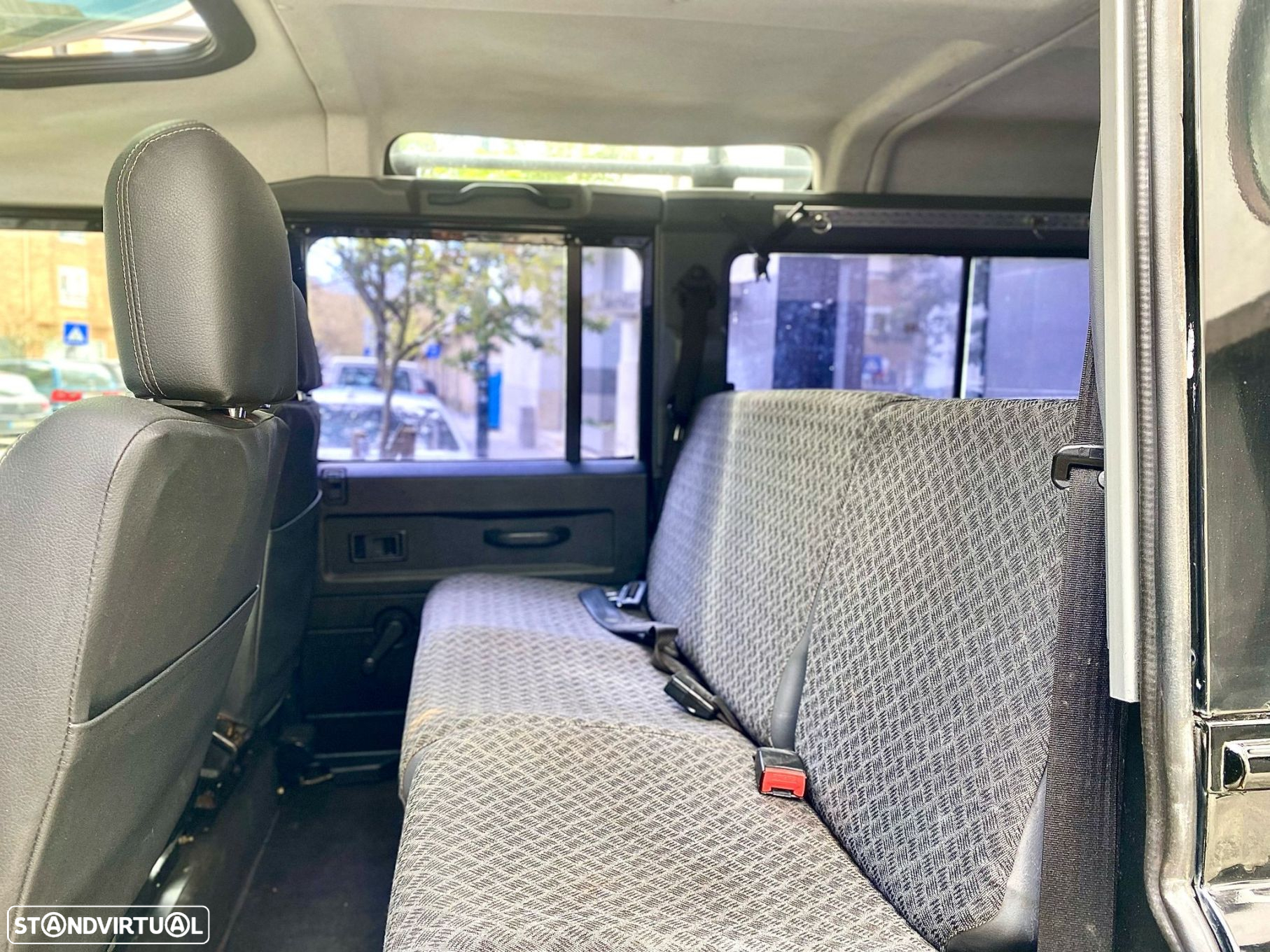 Land Rover Defender 110 2.5 TD5 Metal Top - 39