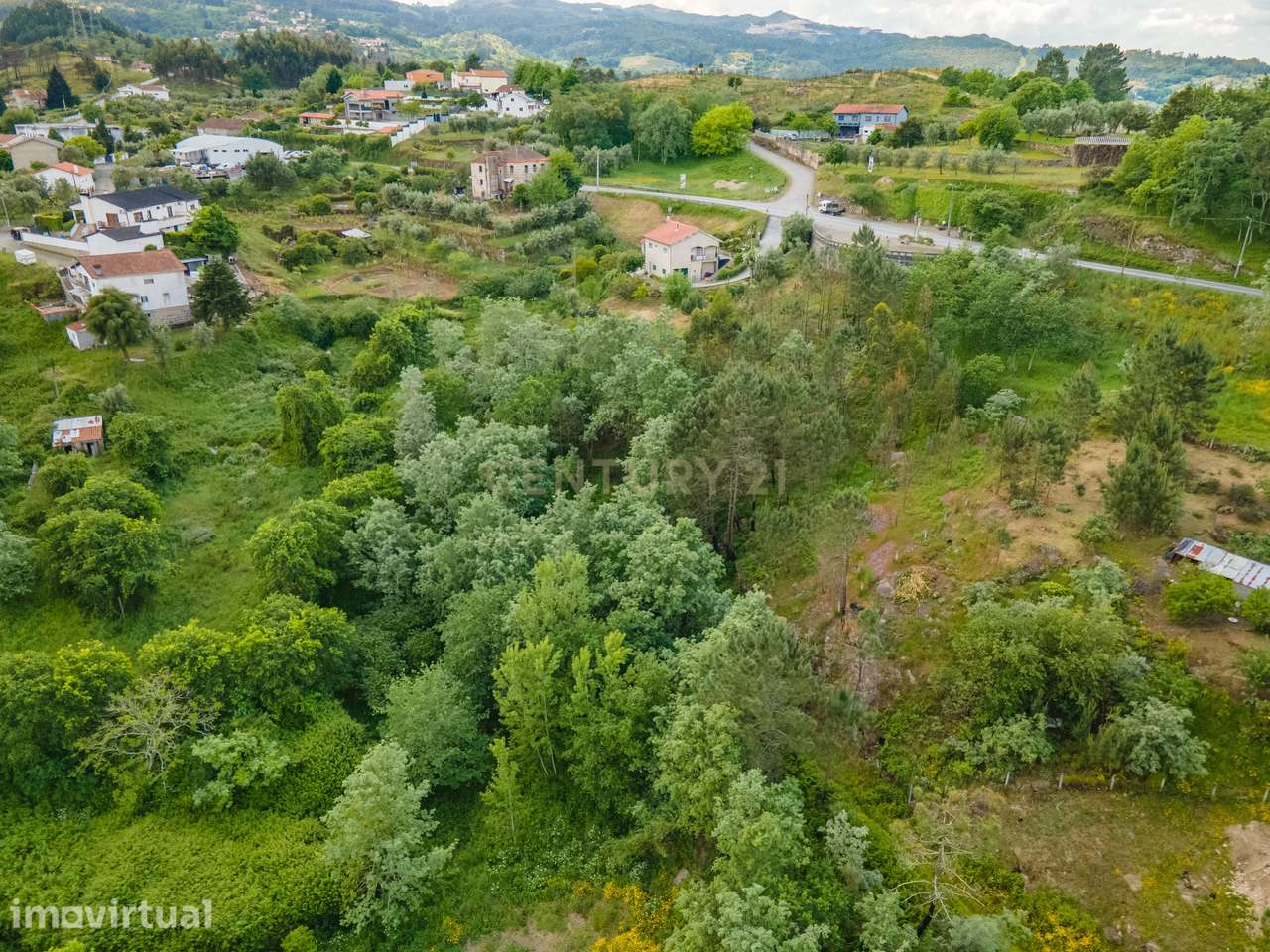 Terreno com Vista Campestre em Marco de Canaveses - Grande imagem: 2/13