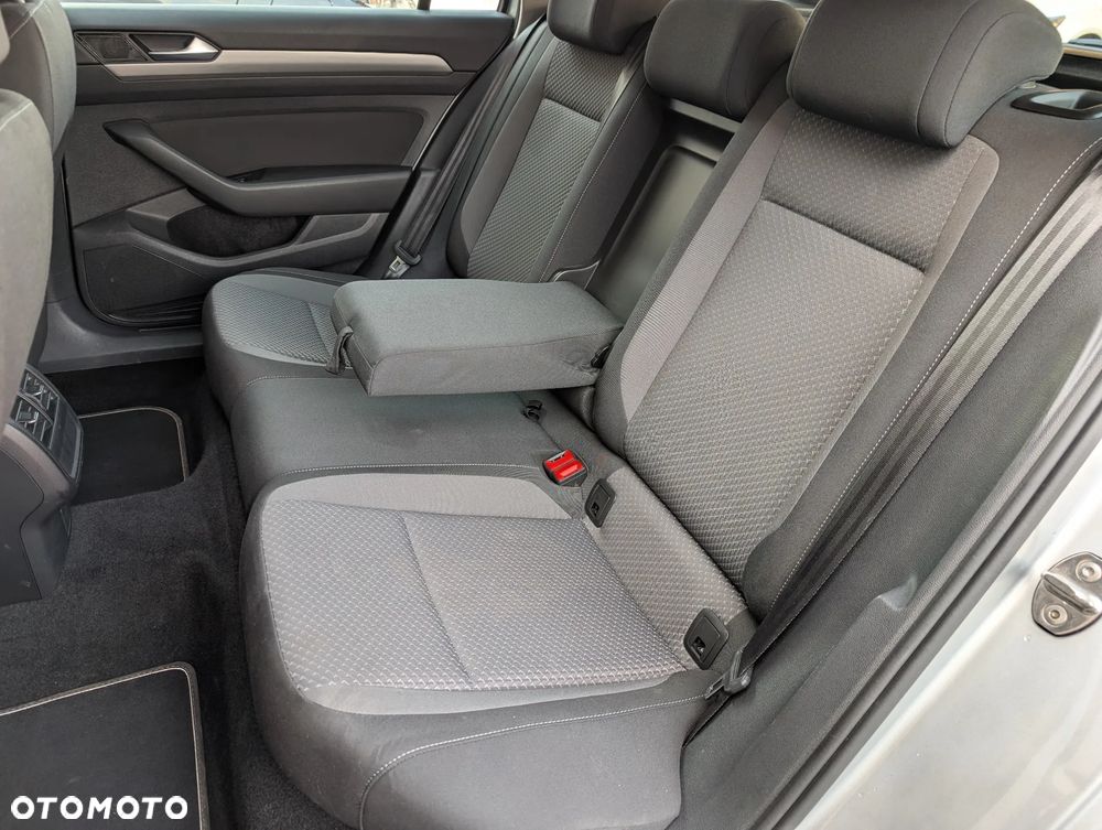 Volkswagen Passat - 26