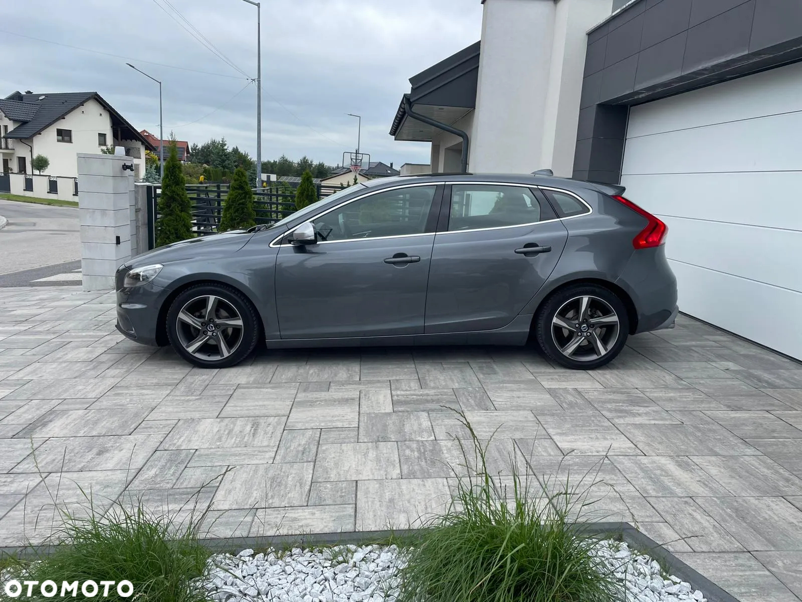 Volvo V40 D2 R-Design - 8