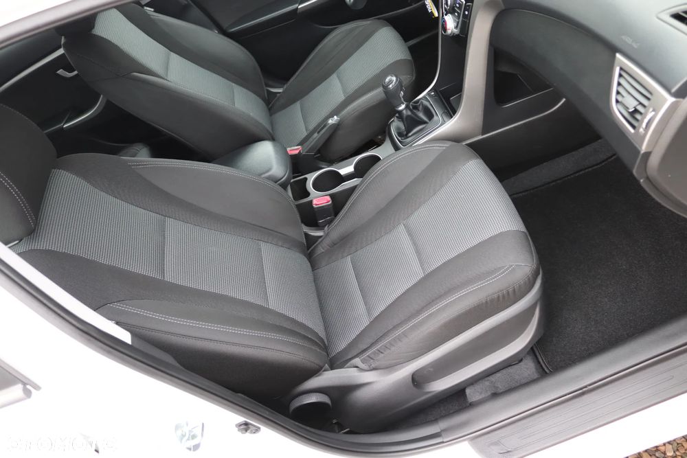 Hyundai i30 blue 1.4 Trend - 30