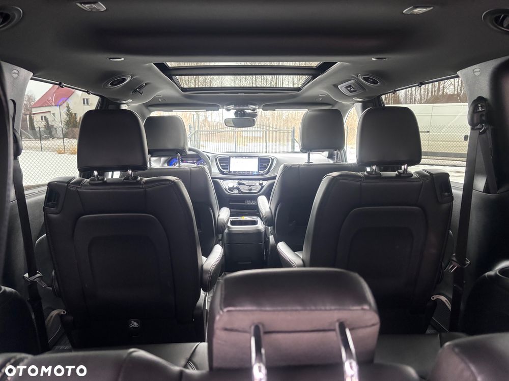 Chrysler Pacifica - 16