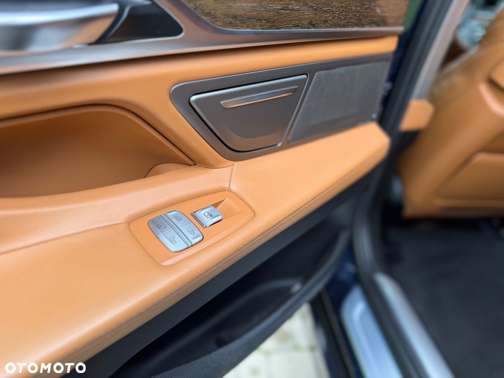 BMW Seria 7 750Li xDrive - 13
