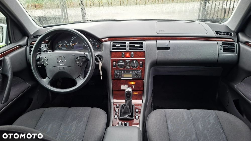 Mercedes-Benz Klasa E 270 CDI Classic - 23
