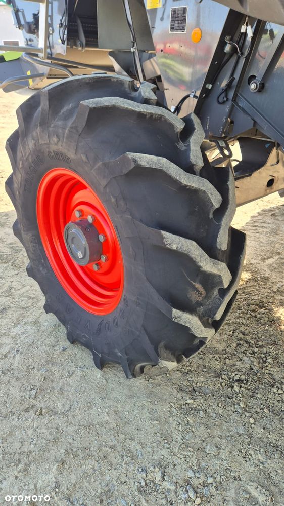 Claas Lexion 620 z hederem - 10