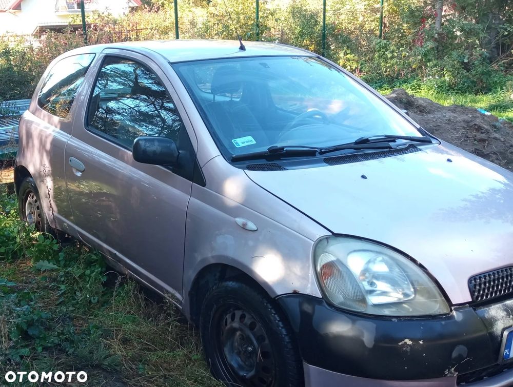 Toyota Yaris 2000 photo 3